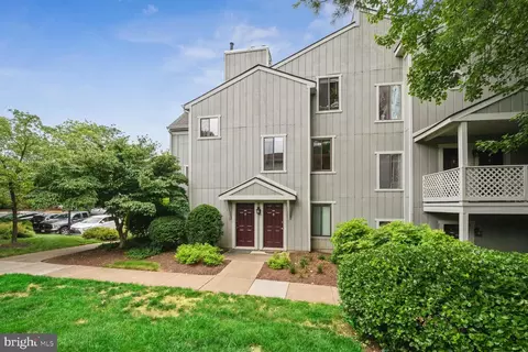 2303 Hunters Run Dr, Reston, VA 20191