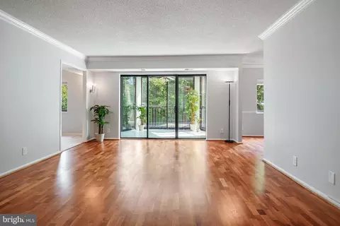 5901 Mount Eagle Dr #108, Alexandria, VA 22303