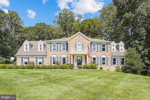11689 Hollyview Dr, Great Falls, VA 22066