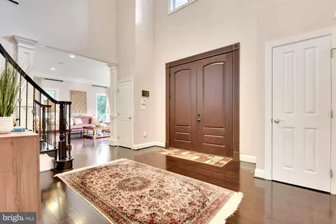 6820 Dillon Ave, Mclean, VA 22101 photo 2