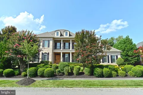 9642 Maymont Dr, Vienna, VA 22182