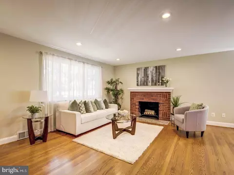7412 Farnum St, Springfield, VA 22151 photo 4