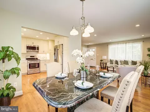 7412 Farnum St, Springfield, VA 22151 photo 8