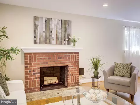 7412 Farnum St, Springfield, VA 22151 photo 5