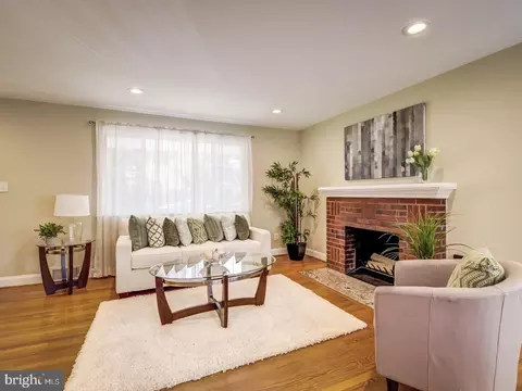 7412 Farnum St, Springfield, VA 22151 photo 2