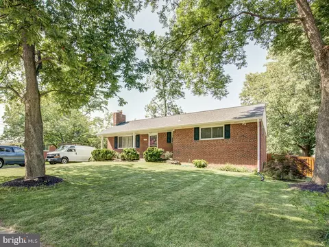 7412 Farnum St, Springfield, VA 22151