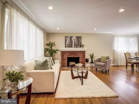 7412 Farnum St, Springfield, VA 22151 photo 3