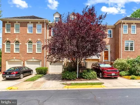 3903 Barcroft Mews Ct, Falls Church, VA 22041