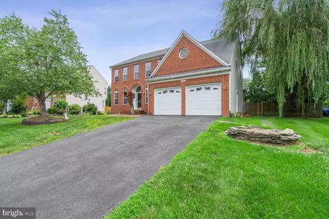 6409 Guard Mount Ct, Centreville, VA 20121