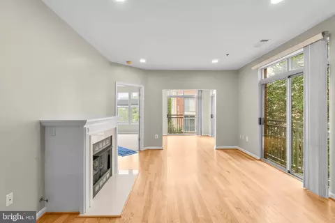 1851 Stratford Park Pl #313, Reston, VA 20190