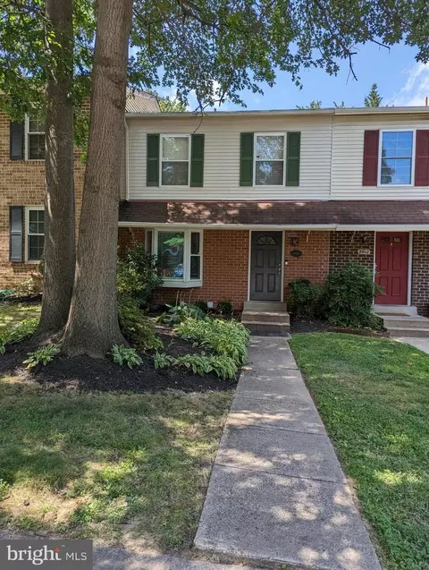 8914 Shamrock Ct, Springfield, VA 22152