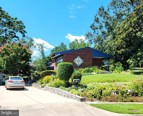 5523 Harvey Ln, Alexandria, VA 22312