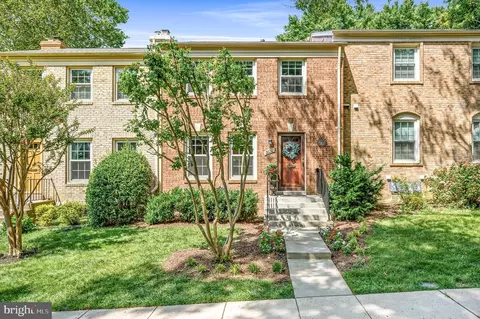 3122 Barnard Ct, Fairfax, VA 22031