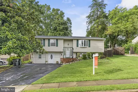 9212 Honey Creeper Ct, Burke, VA 22015