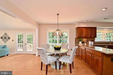 7837 Valleyfield Dr, Springfield, VA 22153 photo 9