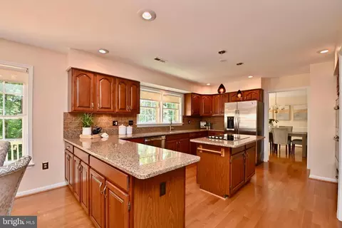 7837 Valleyfield Dr, Springfield, VA 22153 photo 8