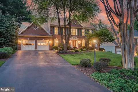 724 Old Hunt Way, Herndon, VA 20170