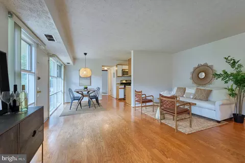 4903 Americana Dr #T7, Annandale, VA 22003
