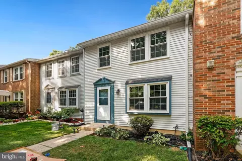 2820 Raymond Ct, Falls Church, VA 22042