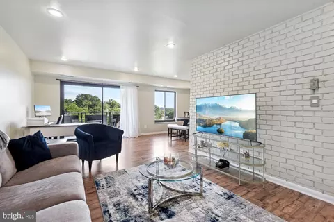 6001 Arlington Blvd #906, Falls Church, VA 22044