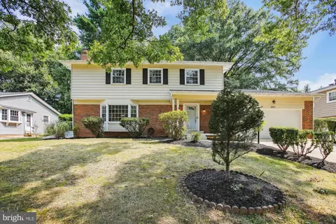 1911 Diplomat Ct, Falls Church, VA 22043