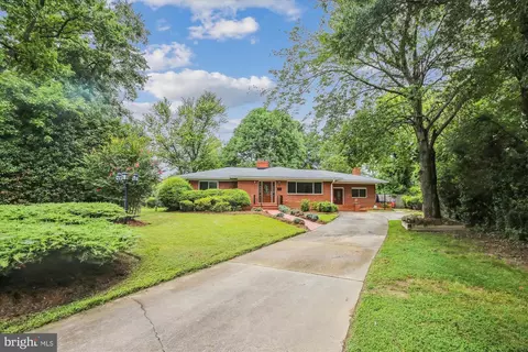 7020 Jube Ct, Alexandria, VA 22307