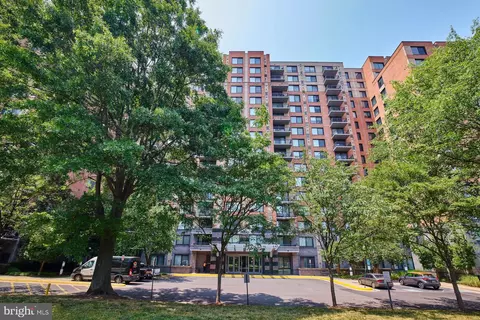 2451 Midtown Ave #1305, Alexandria, VA 22303
