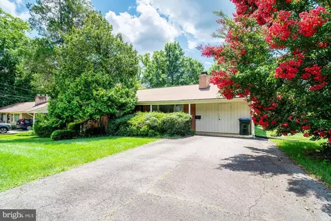2122 Powhatan St, Falls Church, VA 22043