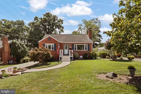 2517 Phillips Dr, Alexandria, VA 22306