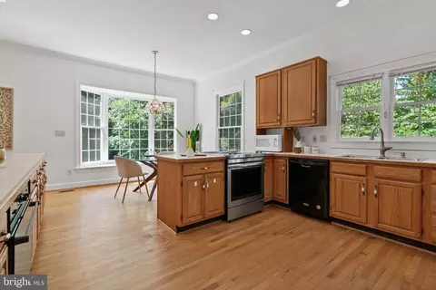 1034 Towlston Rd, Mclean, VA 22102 photo 23