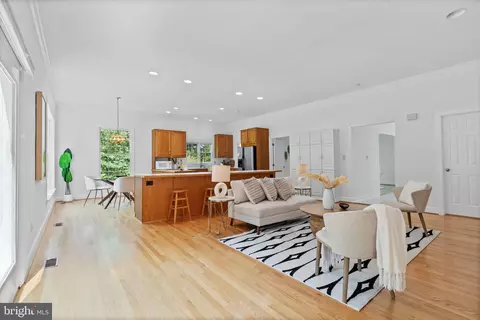 1034 Towlston Rd, Mclean, VA 22102 photo 18