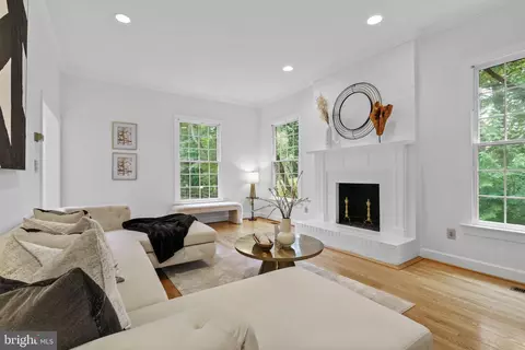 1034 Towlston Rd, Mclean, VA 22102 photo 5