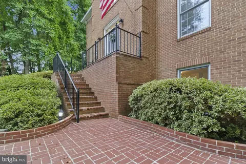 1034 Towlston Rd, Mclean, VA 22102 photo 2