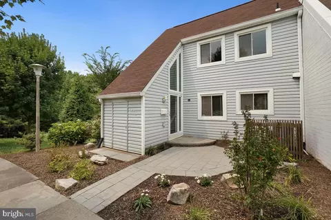 1530 Goldenrain Ct, Reston, VA 20190