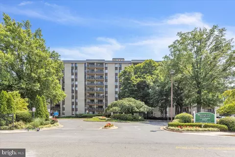 6001 Arlington Blvd #619, Falls Church, VA 22044