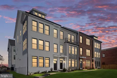 7442 Rocky Creek Ter, Annandale, VA 22003