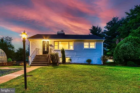 6829 Donahue Ct, Falls Church, VA 22042