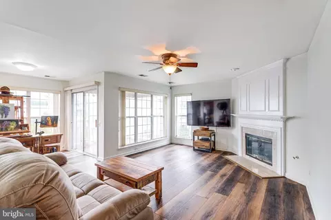 8238 Catbird Cir #302, Lorton, VA 22079
