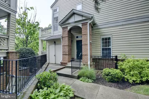 1320 Garden Wall Cir #302, Reston, VA 20194