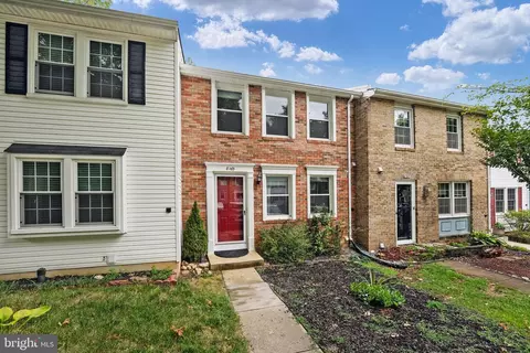 8163 Curving Creek Ct, Springfield, VA 22153