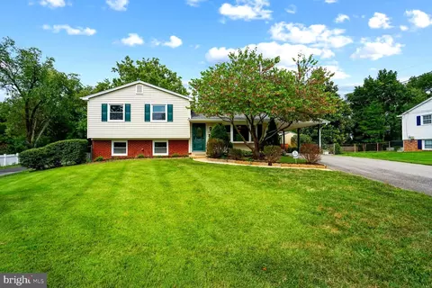 6410 Kroy Dr, Springfield, VA 22150