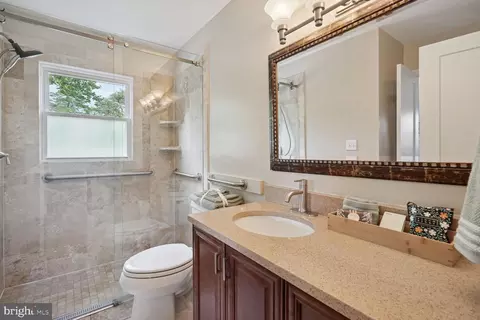 6410 Kroy Dr, Springfield, VA 22150 photo 16