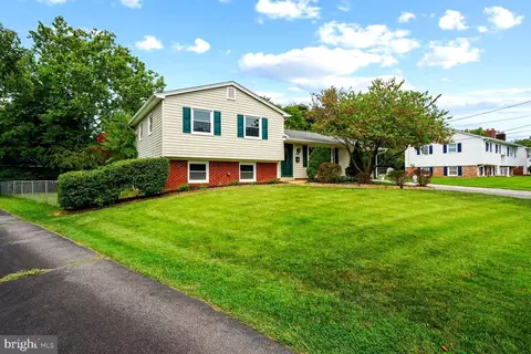 6410 Kroy Dr, Springfield, VA 22150 photo 2