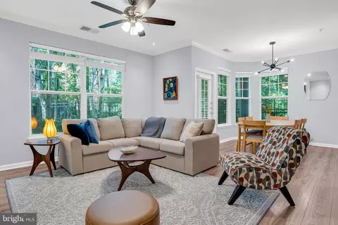 12108 Garden Grove Cir #103, Fairfax, VA 22030