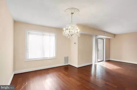 8360 Greensboro Dr #404, Mclean, VA 22102
