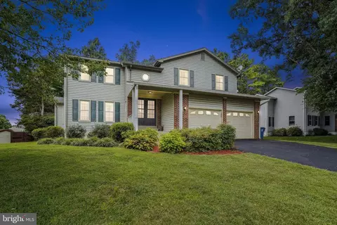 4626 Fillingame Dr, Chantilly, VA 20151