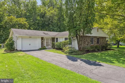 7339 Wickford Dr, Alexandria, VA 22315