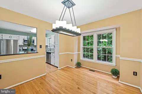 7916 Pebble Brook Ct, Springfield, VA 22153 photo 11