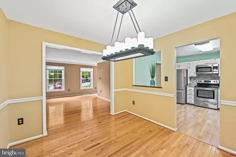 7916 Pebble Brook Ct, Springfield, VA 22153 photo 2