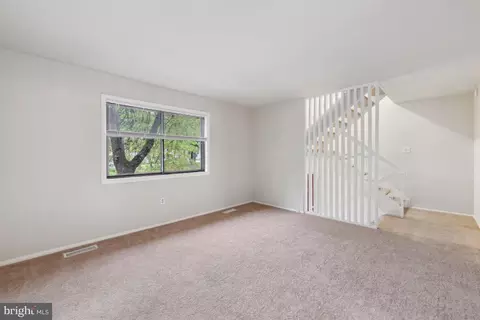 4009 Flagg Ct, Chantilly, VA 20151 photo 3